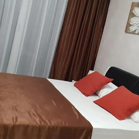 Beach Front Boutique Prima Linie La Mare Piscina & Parking شقة *