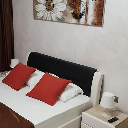 Beach Front Boutique Prima Linie La Mare Piscina & Parking Apartment *