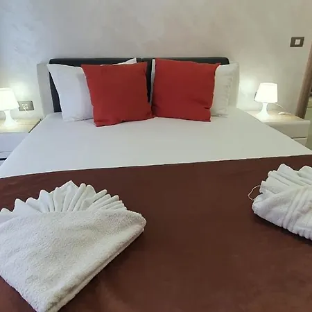 Beach Front Boutique Prima Linie La Mare Piscina & Parking Apartment