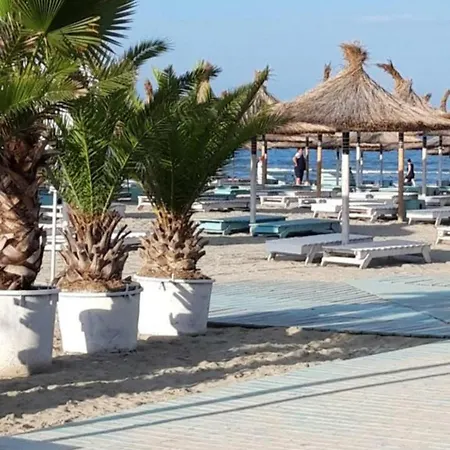 Beach Front Boutique Prima Linie La Mare Piscina & Parking Apartment *